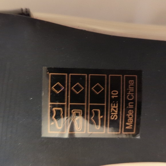 B.A.I.T. VEGAN VINTAGE STLYE PUMPS - Picture 12 of 12